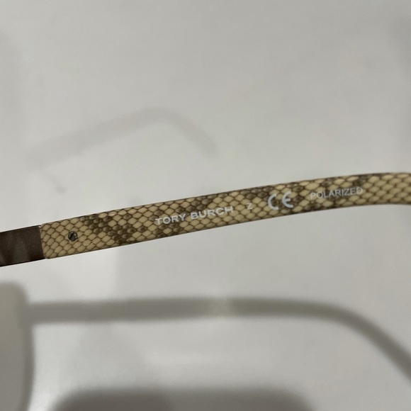 ❌SOLD❌ Tory Burch Snakeskin Aviator Sunglasses - Picture 9 of 10